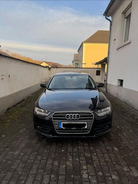 Gebraucht Audi A4 120 PS (88 kW) 2012 Schwarz Limousine