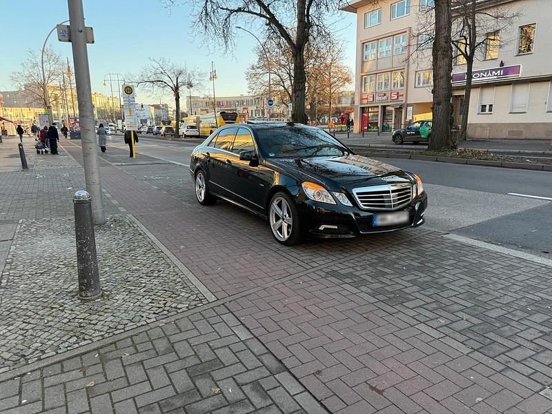 Gebraucht Mercedes E350 231 PS (169 kW) 2010 Schwarz Limousine