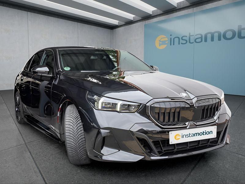 Schwarz Gebraucht 2024 BMW 520 Limousine | 51.849 € (Fairer Preis) - Bild 1/2