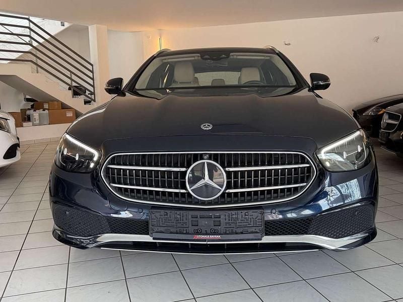 Gebraucht Mercedes E220 200 PS (147 kW) 2022 Blau Kombi