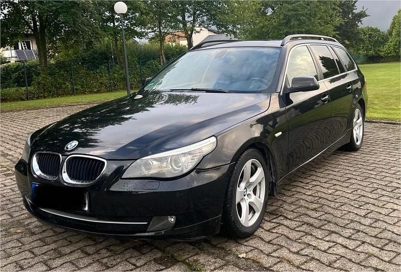 Schwarz Gebraucht 2010 BMW 525 Kombi | 5.200 € - Bild 1/4