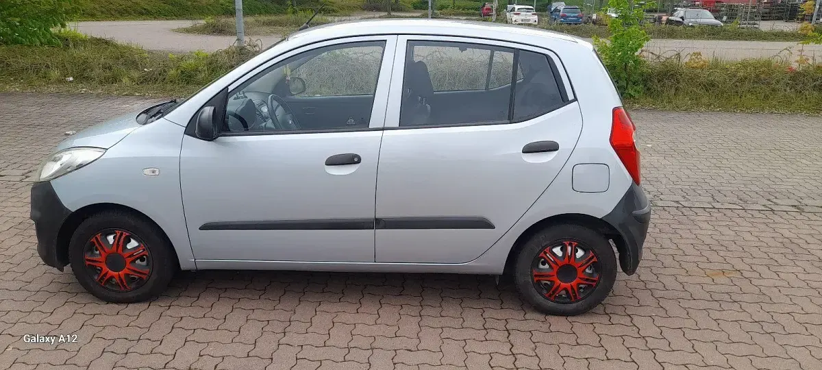 Gebraucht Hyundai i10 Style 69 PS (50 kW) 2012 Silber Kleinwagen