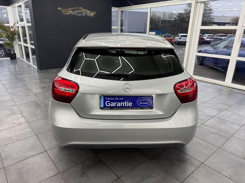 Gebraucht Mercedes A180 109 PS (80 kW) 2015 Silber Limousine