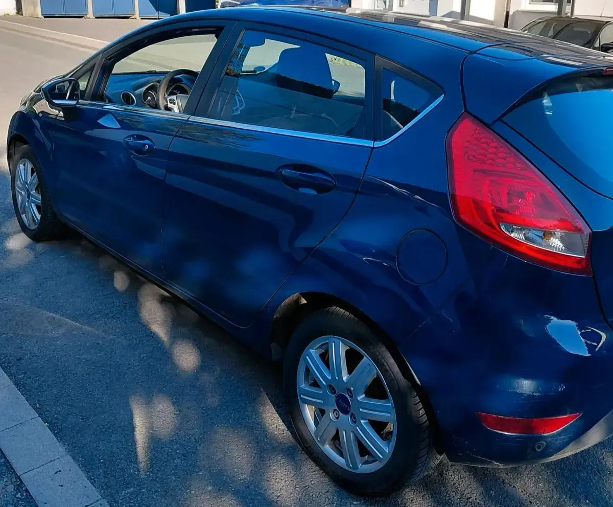 Gebraucht Ford Fiesta 71 PS (52 kW) 2009 Blau Limousine