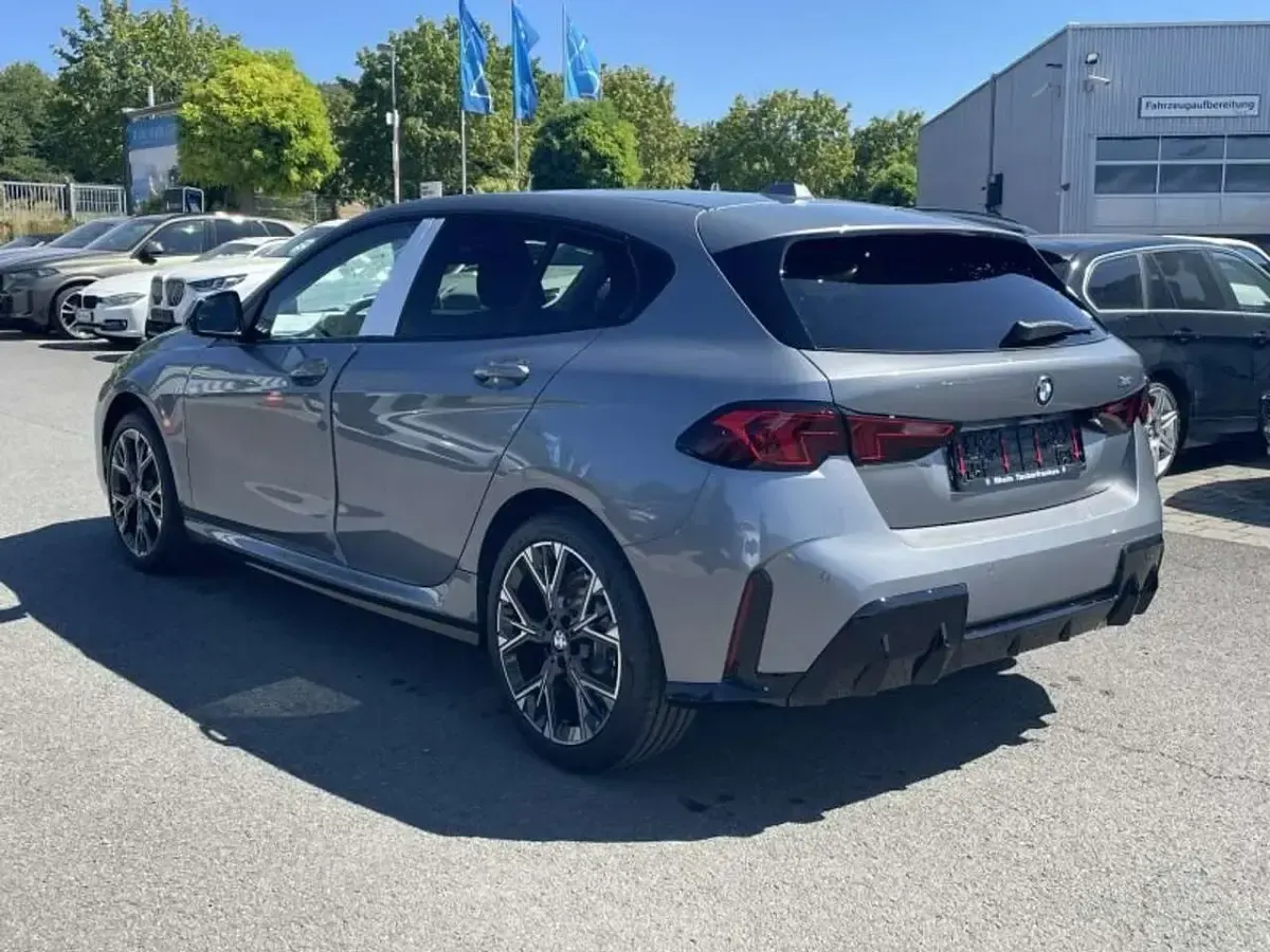 Neu BMW 120 M Sport 156 PS (114 kW) 2026 Grau Kleinwagen