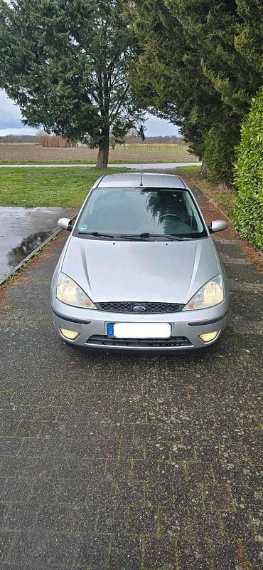 Usata Ford Focus 101 CV (74 kW) 2004 Argento Utilitaria