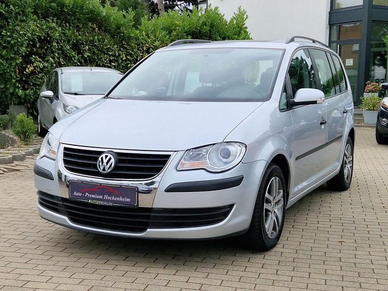Silber Gebraucht 2009 VW Touran Conceptline Van / Kleinbus | 6.250 € (Fairer Preis) - Bild 1/4
