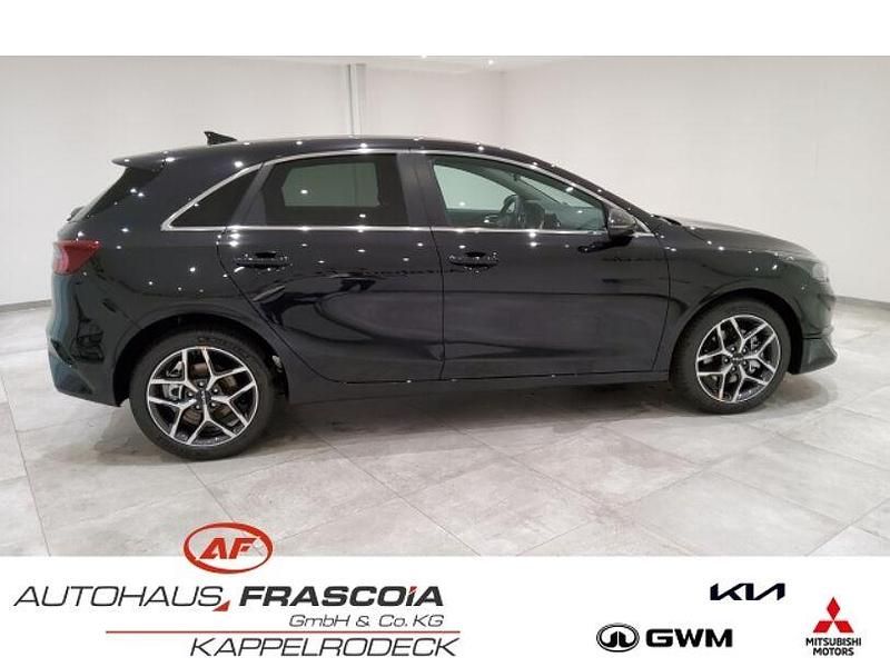 Neu Kia Ceed 140 PS (102 kW) 2026 Schwarz Kleinwagen