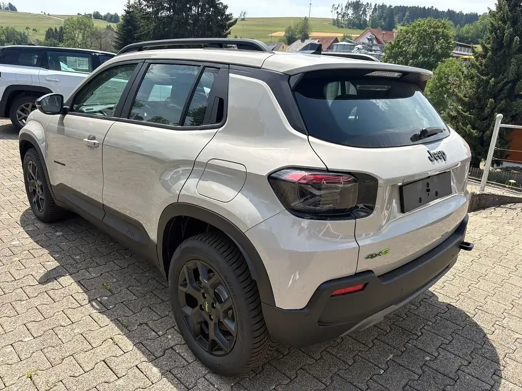 Neu Jeep Avenger 145 PS (106 kW) 2026 Beige SUV