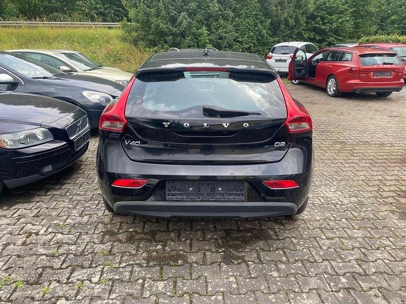 Gebraucht Volvo V40 You! 120 PS (88 kW) 2015 Schwarz Limousine