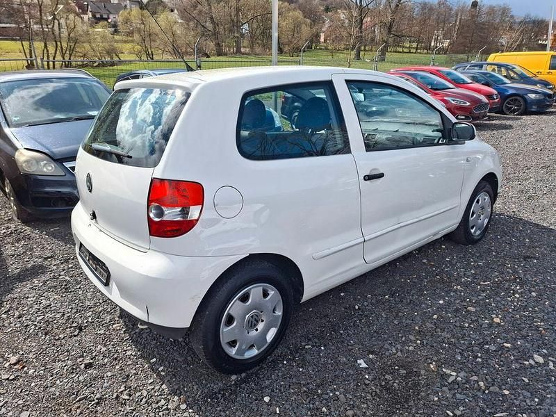 Gebraucht VW Fox 60 PS (44 kW) 2011 Weiß Kleinwagen