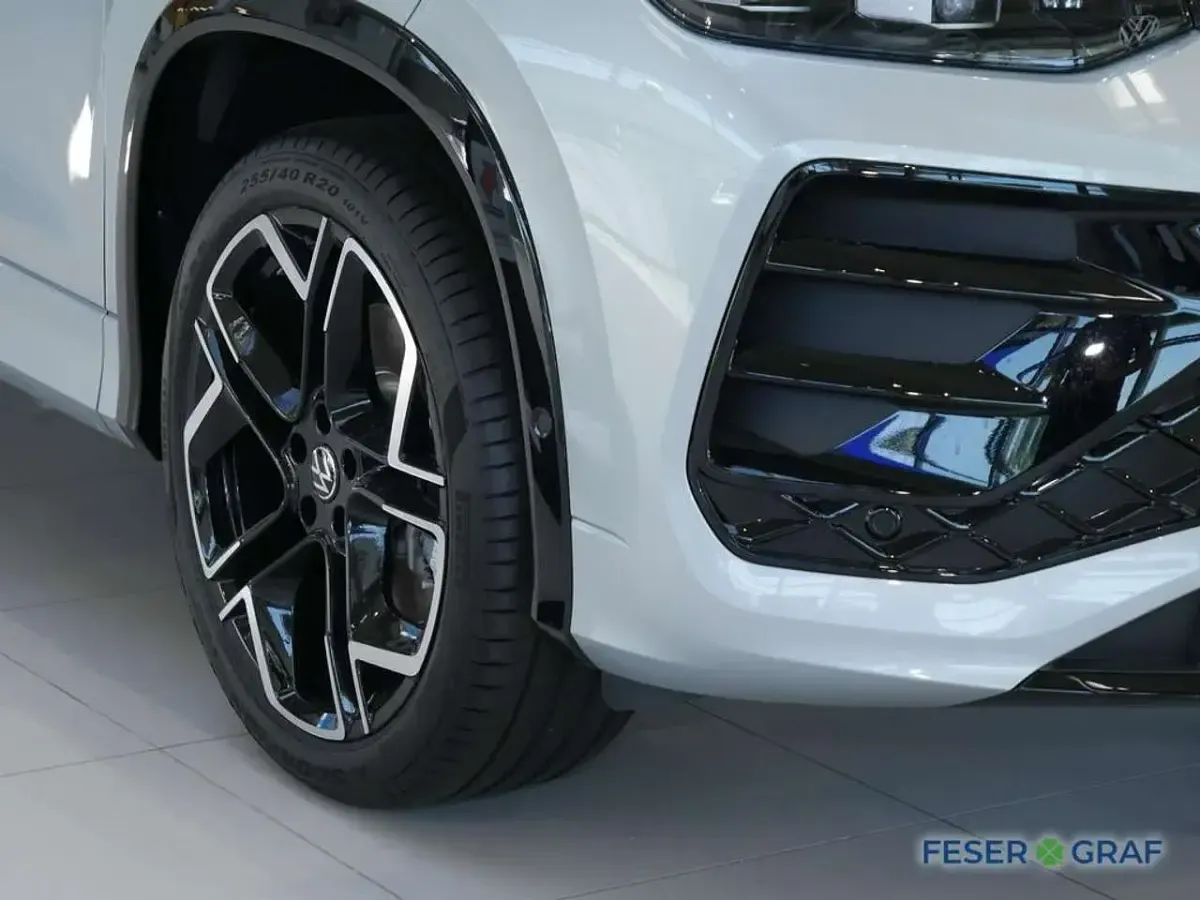Neu VW Tayron R-line 272 PS (200 kW) 2026 Oyster silver metallic SUV