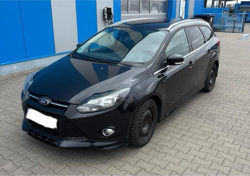 Schwarz Gebraucht 2013 Ford Focus Kombi | 3.500 € (Superpreis) - Bild 1/4