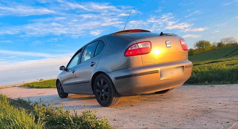 Usata Seat Leon 105 CV (77 kW) 2005 Grigio Utilitaria