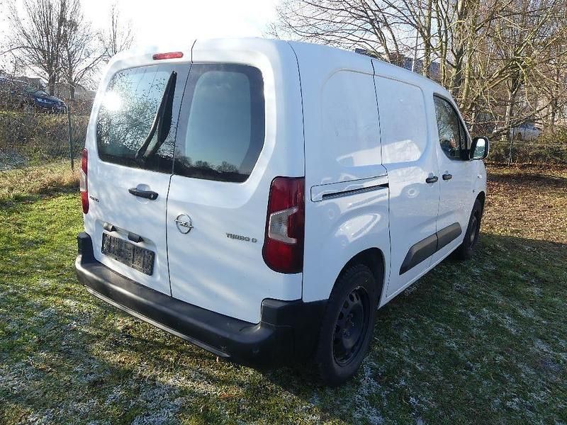 Gebraucht Opel Combo 102 PS (75 kW) 2019 Jade weiss/arktis weiss Van / Kleinbus