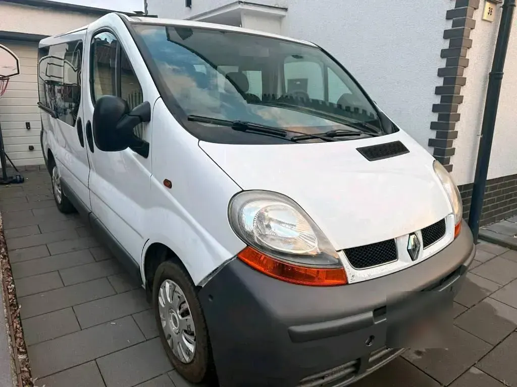 Gebraucht Renault Trafic 101 PS (74 kW) 2005 Weiß Van / Kleinbus