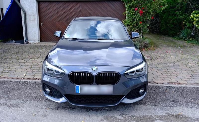 Grau Gebraucht 2018 BMW 120 M Sport Kleinwagen | 22.200 € (Etwas zu teuer) - Bild 1/4