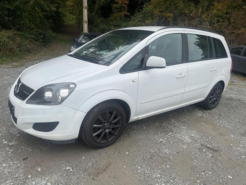 Gebraucht Opel Zafira Family 140 PS (102 kW) 2012 Weiß Van / Kleinbus