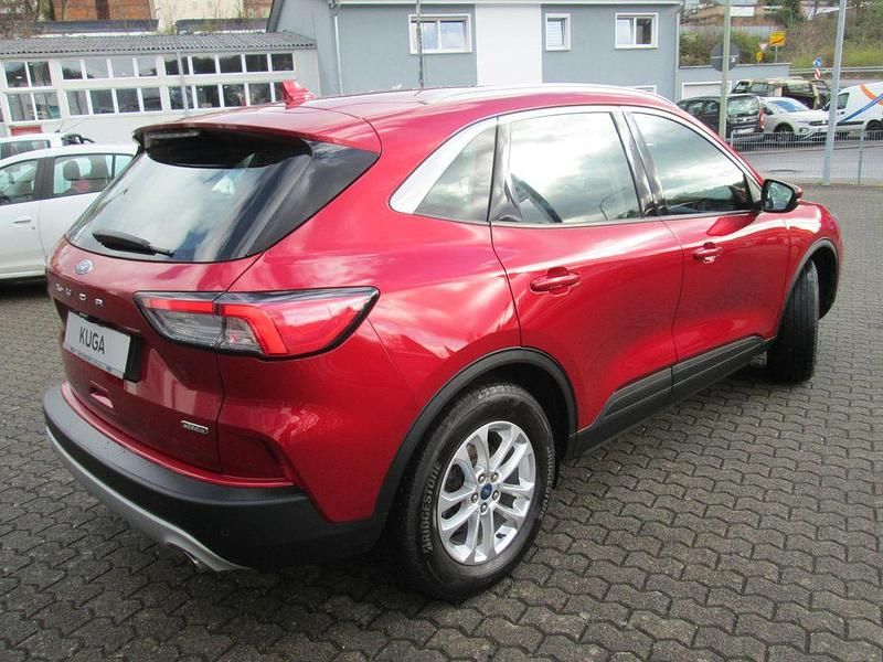 Gebraucht Ford Kuga Titanium 152 PS (111 kW) 2021 Rot SUV