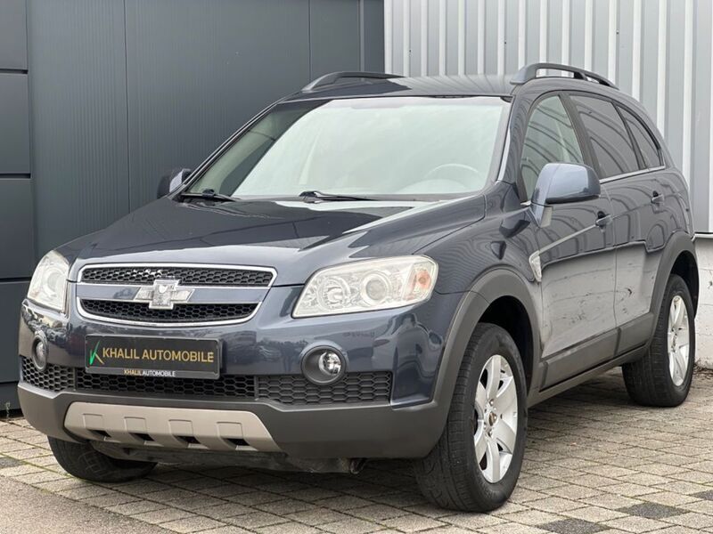 Grau Gebraucht 2009 Chevrolet Captiva LS SUV | 7.980 € - Bild 1/4