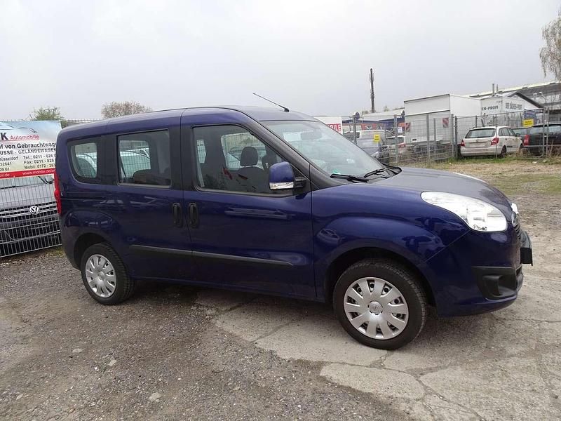 Gebraucht Opel Combo Life 120 PS (88 kW) 2016 Blau Kleinwagen