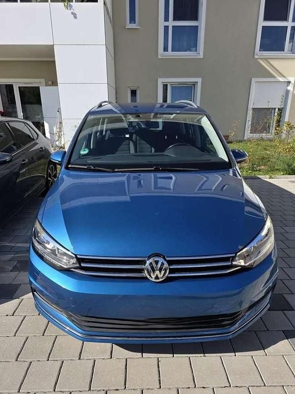 Blau Gebraucht 2017 VW Touran Highline Van / Kleinbus | 24.500 € (Fairer Preis) - Bild 1/4