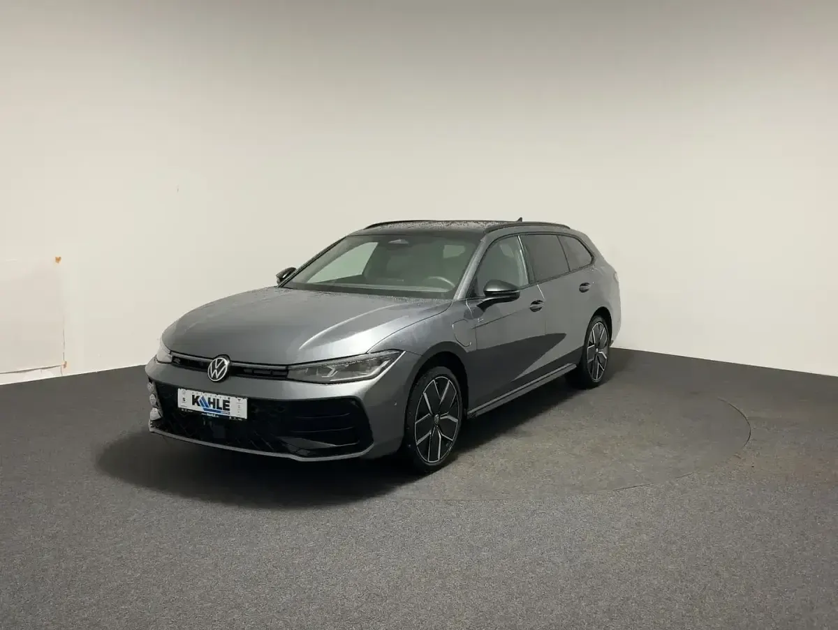Neu VW Passat R-line 177 PS (130 kW) 2025 Schwarz Kombi