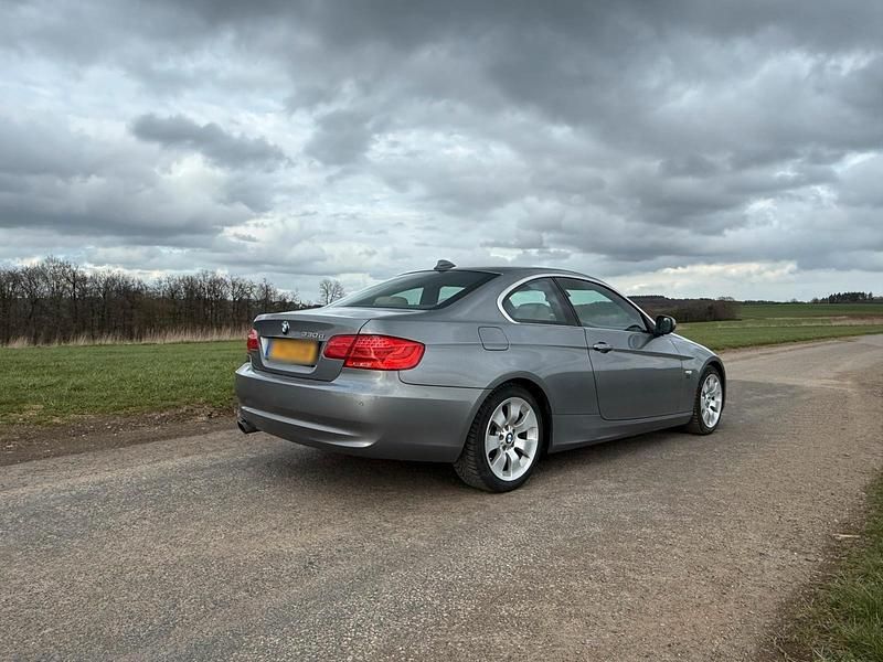 Gebraucht BMW 330 245 PS (180 kW) 2012 Grau Coupé