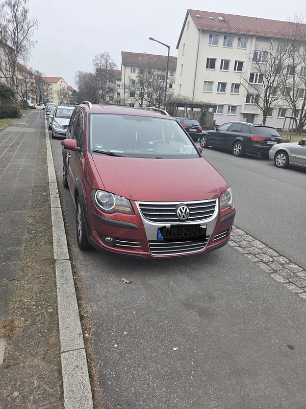 Rot Gebraucht 2007 VW Touran Cross Van / Kleinbus | 7.500 € (Teuer) - Bild 1/4