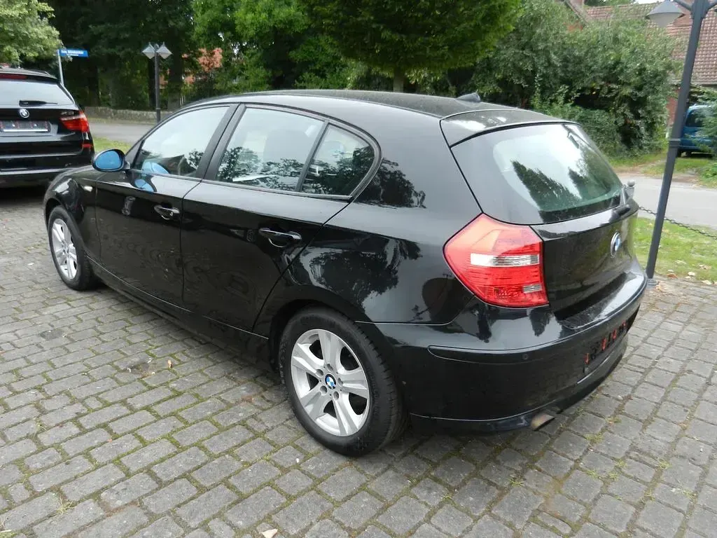 Gebraucht BMW 116 122 PS (89 kW) 2009 Schwarz Kleinwagen