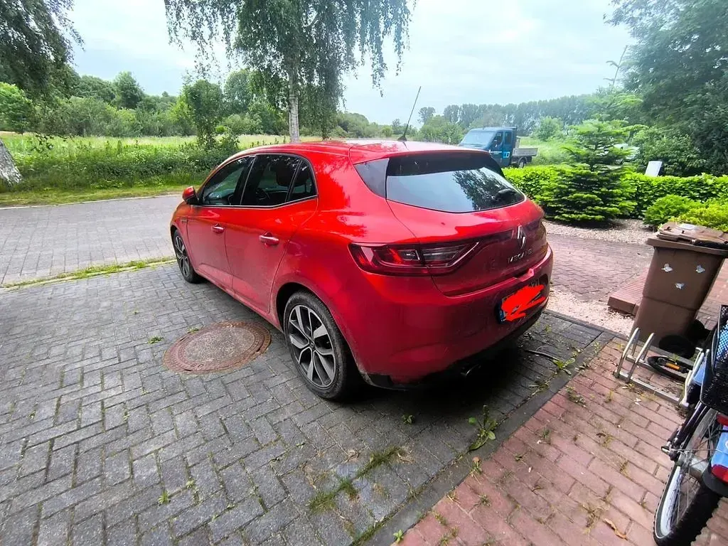 Gebraucht Renault Mégane Bose Edition 132 PS (97 kW) 2016 Rot Limousine