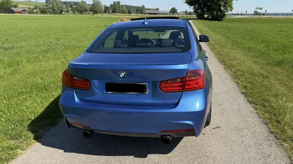 Gebraucht BMW 335 Sport Line 306 PS (225 kW) 2013 Blau Limousine