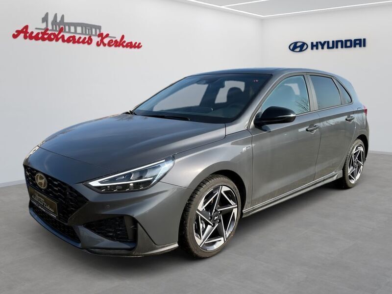 Grau Neu 2025 Hyundai i30 N Line Limousine | 33.900 € (Teuer) - Bild 1/4