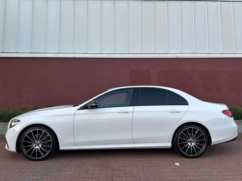 Weiß Gebraucht 2021 Mercedes E220 AMG Limousine | 41.400 € (Fairer Preis) - Bild 1/4