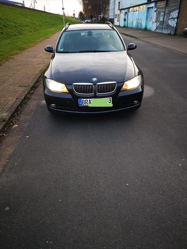 Schwarz Gebraucht 2006 BMW 320 Kombi | 1.200 € - Bild 1/4