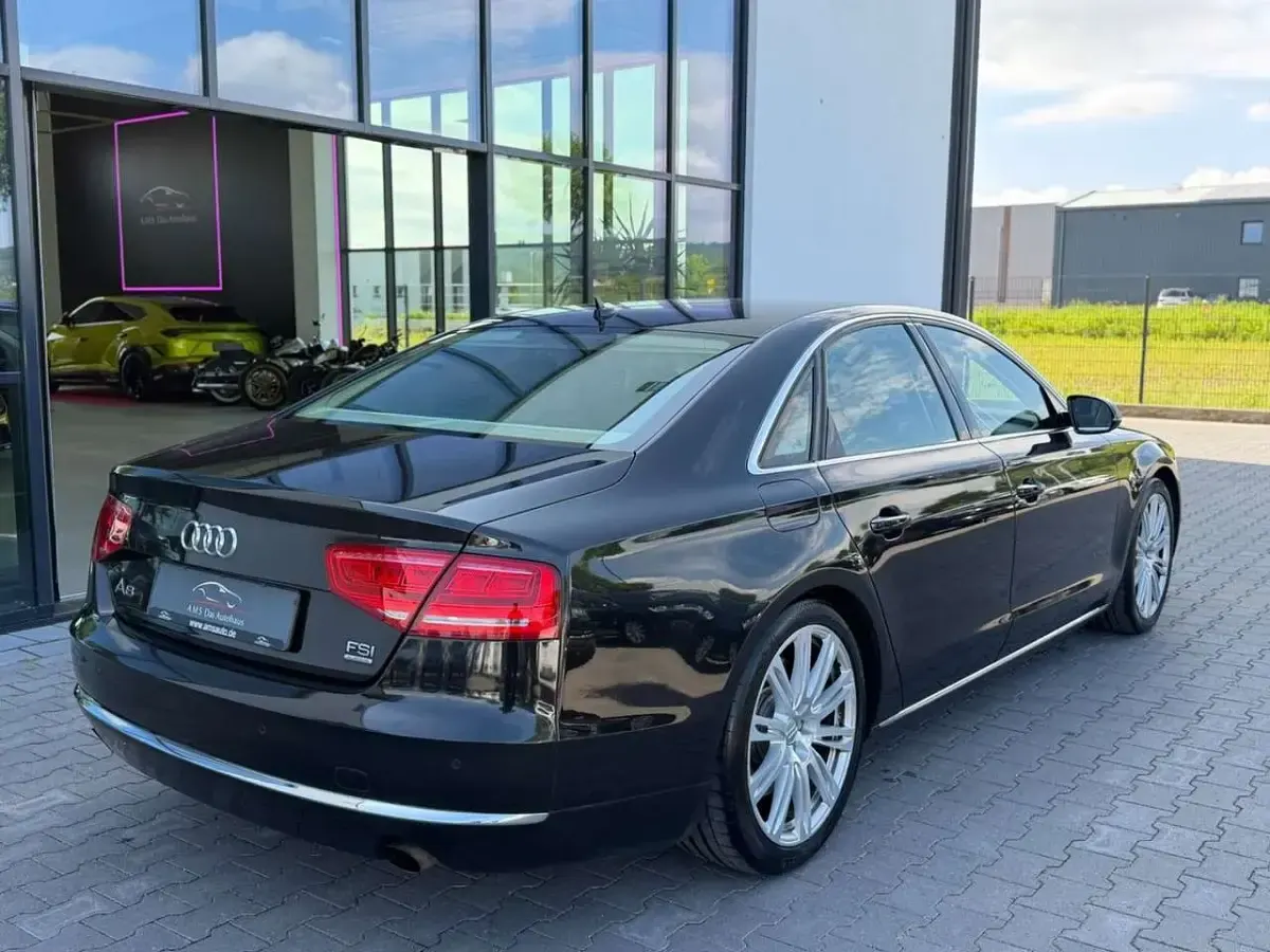Gebraucht Audi A8 Ambiente 371 PS (272 kW) 2010 Havannaschwarz Limousine