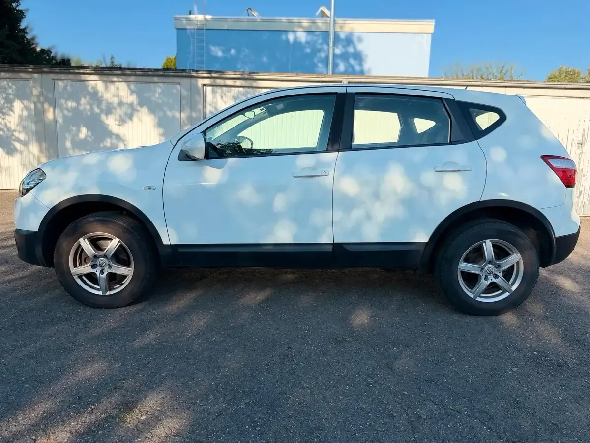 Gebraucht Nissan Qashqai 117 PS (86 kW) 2012 Weiß SUV