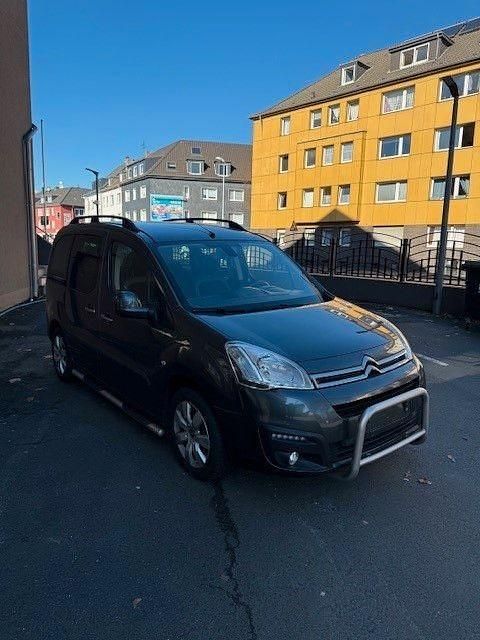 Gebraucht Citroën Berlingo PureTech 110 PS (80 kW) 2016 Grau Van / Kleinbus