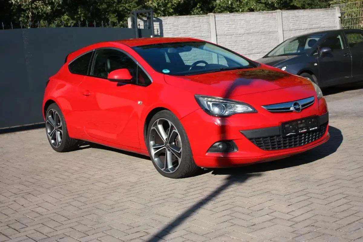 Gebraucht Opel Astra GTC Innovation 165 PS (121 kW) 2012 Rot Coupé