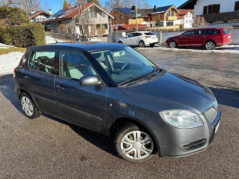 Grau Gebraucht 2007 Skoda Fabia Ambiente Limousine | 3.400 € (Etwas zu teuer) - Bild 1/4
