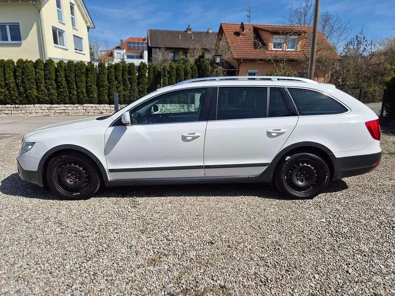 Gebraucht Skoda Superb Elegance 170 PS (125 kW) 2013 Candyweiss Kombi