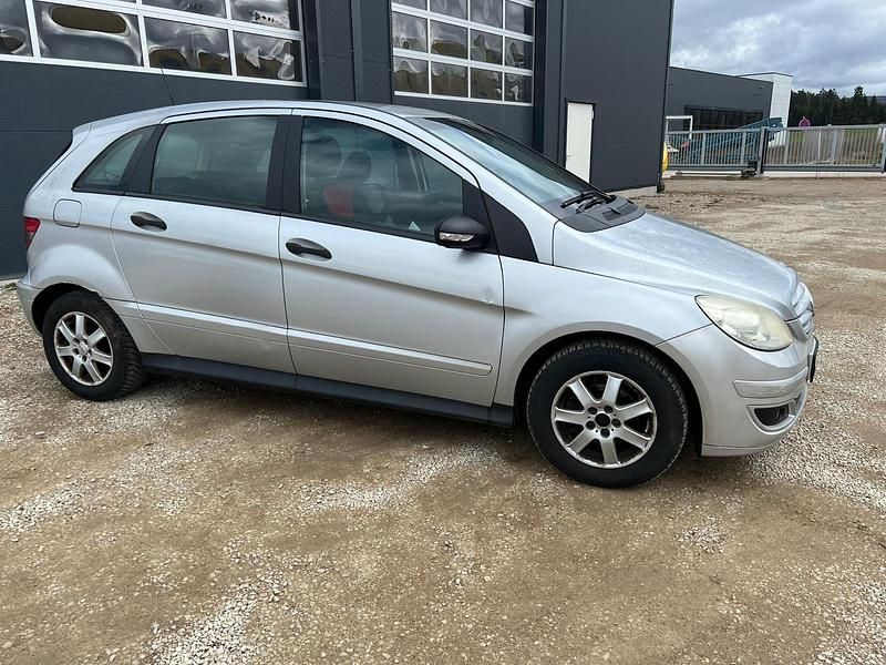 Gebraucht Mercedes B170 115 PS (84 kW) 2008 Silber Van / Kleinbus