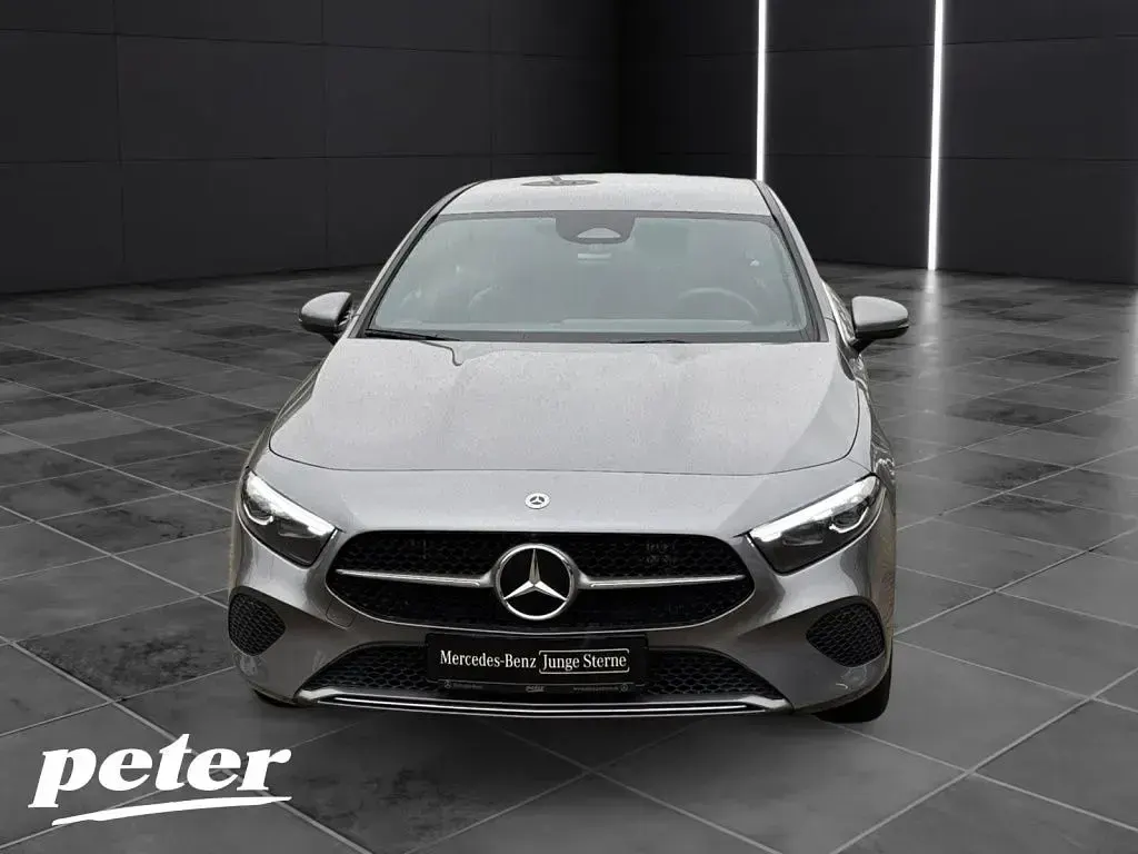 Gebraucht Mercedes A250 Progressive 163 PS (119 kW) 2025 Mountaingrau metallic Limousine