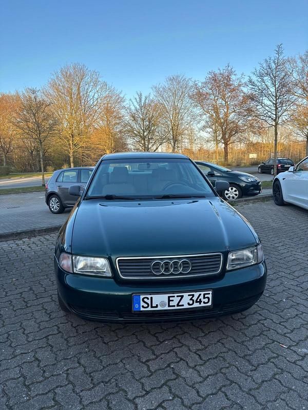 Second-hand Audi A4 101 CP (74 kW) 1998 Verde Berlinǎ