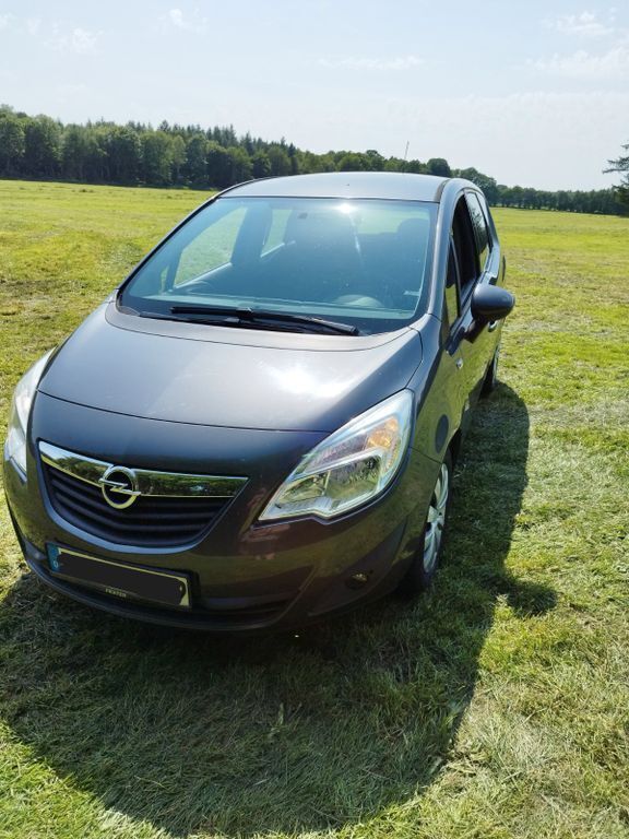 Grau Gebraucht 2010 Opel Meriva Design Edition Van / Kleinbus | 3.450 € (Superpreis) - Bild 1/4