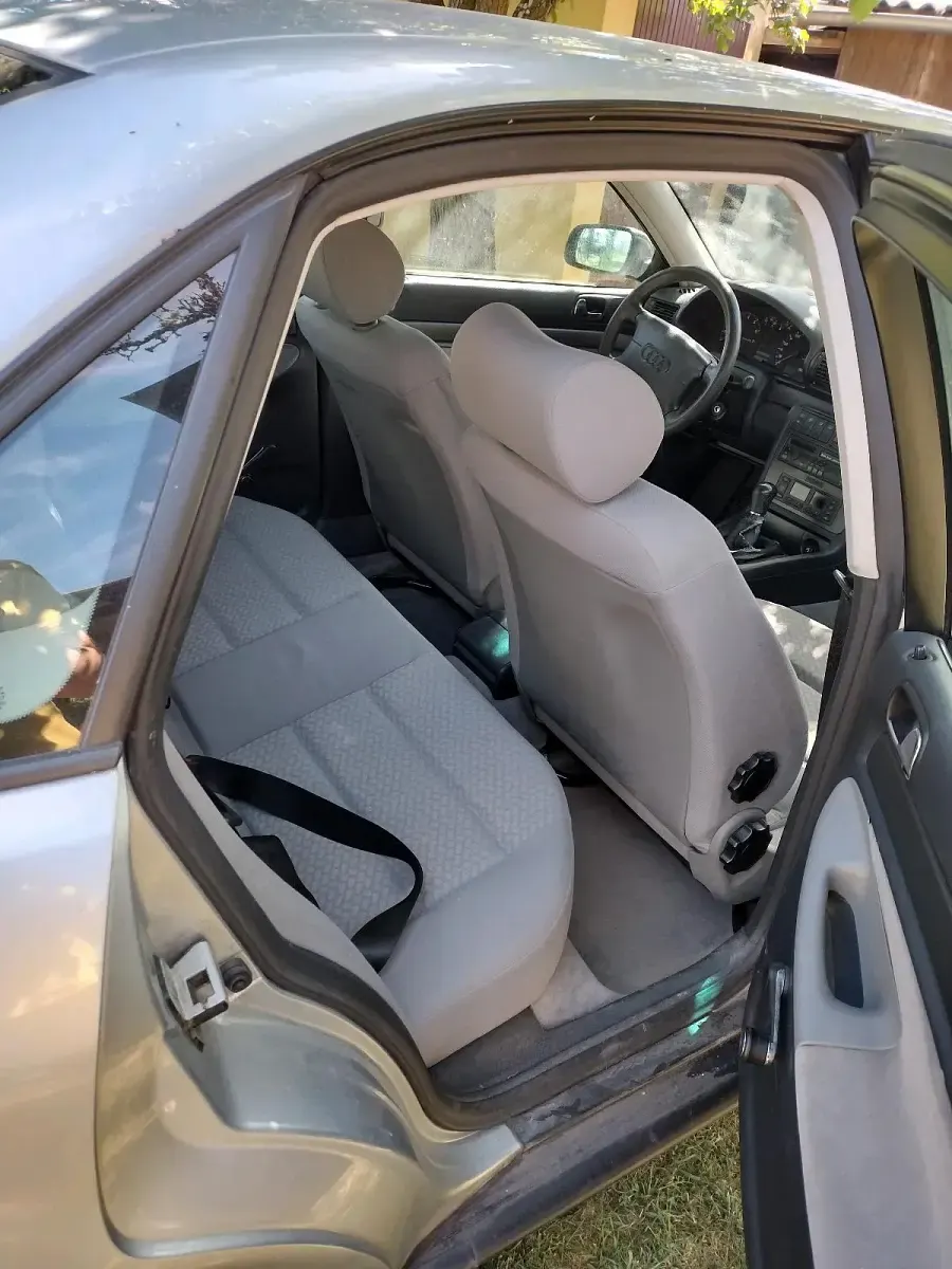 Gebraucht Audi A4 125 PS (91 kW) 1995 Silber Limousine
