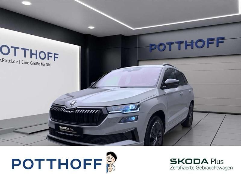 Stahlgrau Gebraucht 2024 Skoda Karoq SportLine SUV | 33.577 € (Superpreis) - Bild 1/4