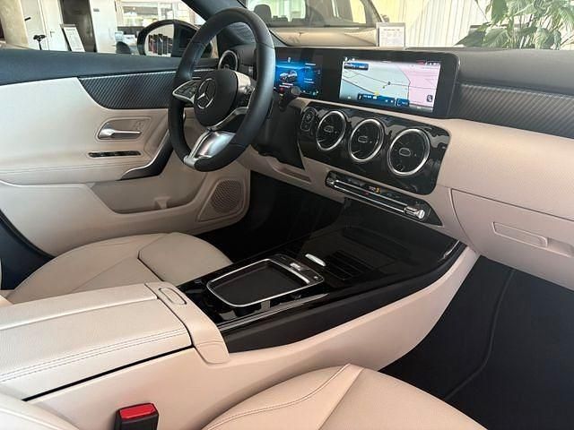 Gebraucht Mercedes A180 Progressive 136 PS (100 kW) 2024 Nachtschwarz Limousine