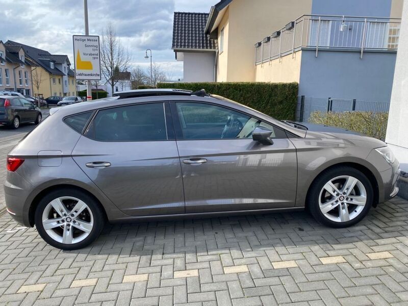 Grau Gebraucht 2017 Seat Leon FR Limousine | 16.000 € (Teuer) - Bild 1/4