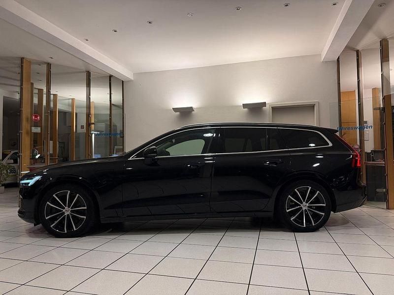 Gebraucht Volvo V60 Core 253 PS (186 kW) 2022 Schwarz Kombi